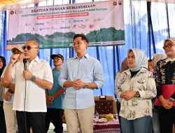 Menko Bidang Pangan RI Salurkan Bantuan Bibit Pertanian dan Bahan Pangan Untuk Korban Banjir di Lampung Selatan
