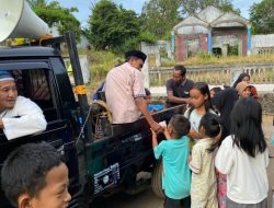 Berkah Ramadhan, Pemerintah Desa Budi Daya Kecamatan Sidomulyo Bagikan Takjil Kepada Warga Sekitar