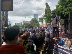 Ratusan Demonstran Geruduk Polresta Bandar Lampung