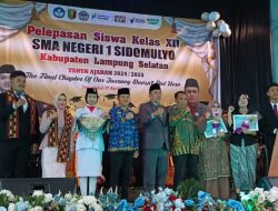 Penuh Dengan Kesan, Pelepasan Siswa-Siswi Kelas XII SMAN 1 Sidomulyo Disambut Dengan Puisi dan Lagu Terima Kasih Guru