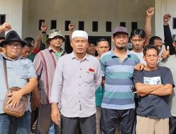 Ada Apa? Ratusan Masyarakat Desa Sinar Palembang Geruduk Kantor Desa