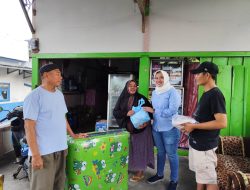 Bentuk Kepedulian Terhadap Masyarakat, Relawan Egi Salurkan Bantuan Bupati Lamsel Kepada Warga Terdampak Banjir di Desa Kota Dalam