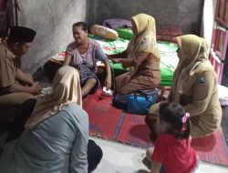 Gandeng Bidan Desa Pemerintah Desa Kota Dalam Sambangi Warga yang Sakit