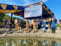 Wabup Syaiful Tanam Mangrove di PT Maju Tambak Sumur Ketapang