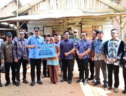 Bupati Egi Salurkan Bantuan RTLH Kepada Warga Sidodadi Asri Jati Agung