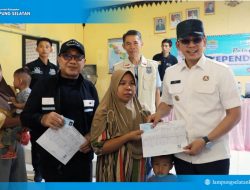 Bupati Egi ‘Blusukan’ ke Pulau Sebesi, Bawa Kado Istimewa: KTP Jemput Bola hingga Renovasi Sekolah