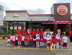 TK Islam Miftahul Huda Semarakkan HUT RI ke-80 di Burger King Antasari