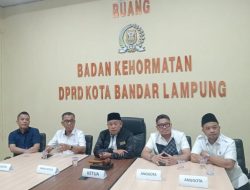 “Tutup Mulut & Lari!” – Pasca Putusan Sidang Etik Krusial, Ketua BK DPRD Bandar Lampung Langsung Hilang Dari Wartawan