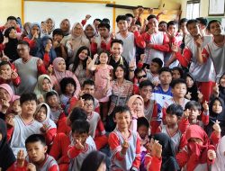 Hangat dan Penuh Empati, Bupati Egi Sambangi SLB Negeri Sidomulyo Bersama Tiga Putrinya