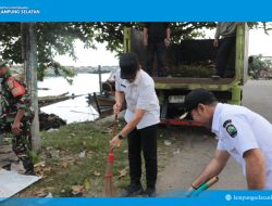 Pimpin Korve di Dermaga Bom Kalianda, Bupati Egi Tegaskan Komitmen Jaga Lingkungan dan Dorong Zero Waste