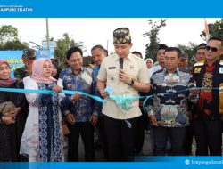 Resmikan Jalan di Tanjungsari dan Tanjung Bintang, Bupati Egi Harap Infrastruktur Jadi Penggerak Ekonomi Warga