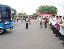 Kota Bandar Lampung  Wali Kota Bandar Lampung, Hj. Eva Dwiana, Yang Diwakili Oleh Asisten III Bidang Administrasi Umum, M. Nur Ramdhan, Secara Resmi Melepas Santri Kontingen Kota Bandar Lampung