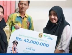 Wali Kota Bandar Lampung, Hj. Eva Dwiana, Serahkan Langsung Santunan Perlindungan Pekerja Melalui BPJS Ketenagakerjaan Kepada Bapak Ansori