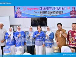 Dukung Pengrajin Lokal, Zita Anjani Bagikan 50 Guci Karya Gerabah kepada PKK dan Dekranasda Lampung Selatan