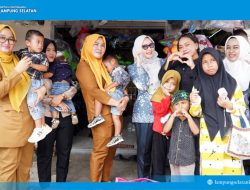 Hadirkan Senyum Anak Yatim, UKP Zita Anjani Ajak Tujuh Bocah Panti Belanja Baju Lebaran di Pasar Inpres Kalianda