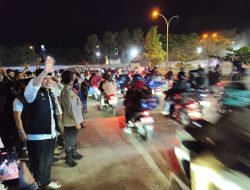 Bupati Lampung Selatan Radityo Egi Pratama Sapa Ratusan Pemudik Motor Yang Tiba di Pelabuhan Bakauheni Lampung