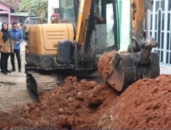 Wali Kota Bandar Lampung, Hj. Eva Dwiana, Meninjau Lokasi Terdampak Banjir Di wilayah Campang Raya, Kecamatan Sukabumi