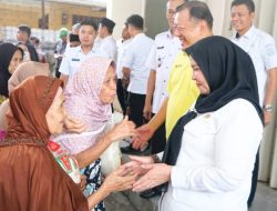 Wali Kota Bandar Lampung, Hj. Eva Dwiana Hadiri Penyerahan Bantuan Beras Bersama Han Yuan Chinese untuk Masyarakat