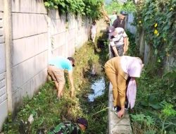 Gotong Royong Antisipasi Banjir dan DBD, Lurah Nunyai Ajak Warga Jaga Kebersihan Lingkungan