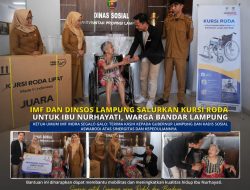 IMF dan Dinsos Lampung Salurkan Kursi Roda untuk Warga Bandar Lampung